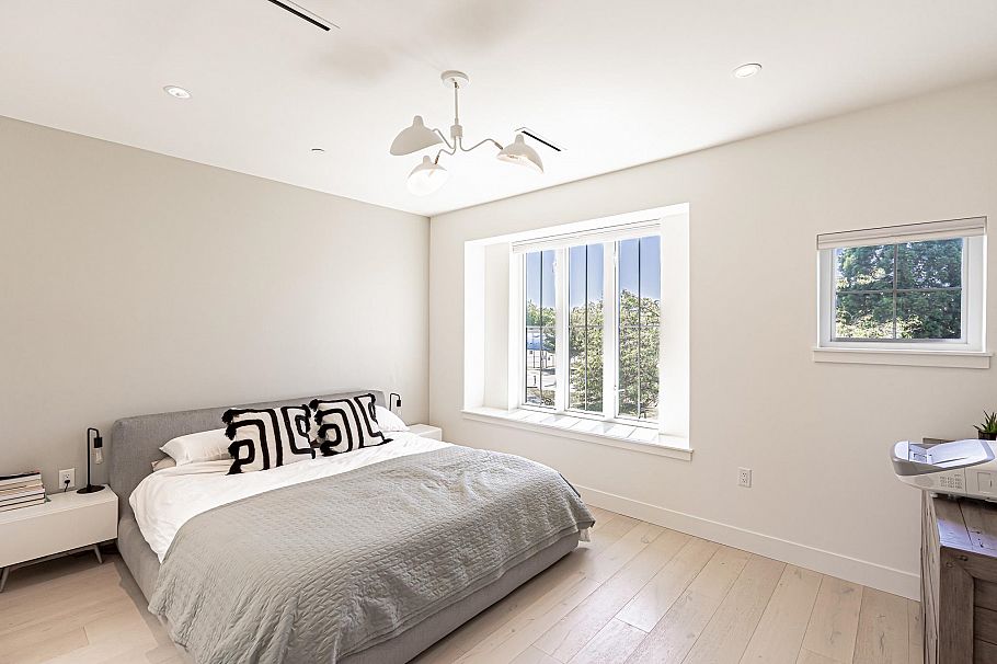 3123 W 16th Avenue Vancouver, BC - 16