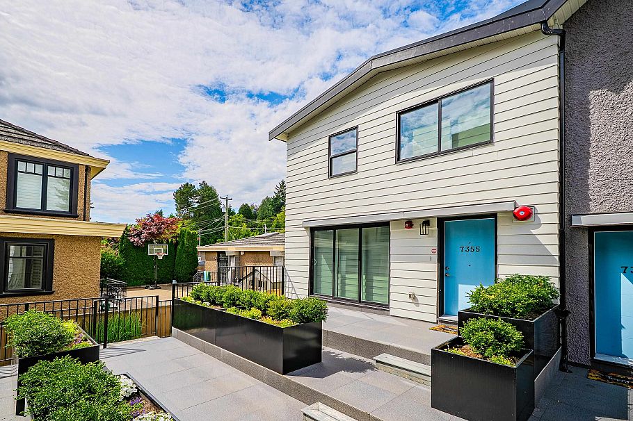 7355 Oak Street Vancouver, BC - 3