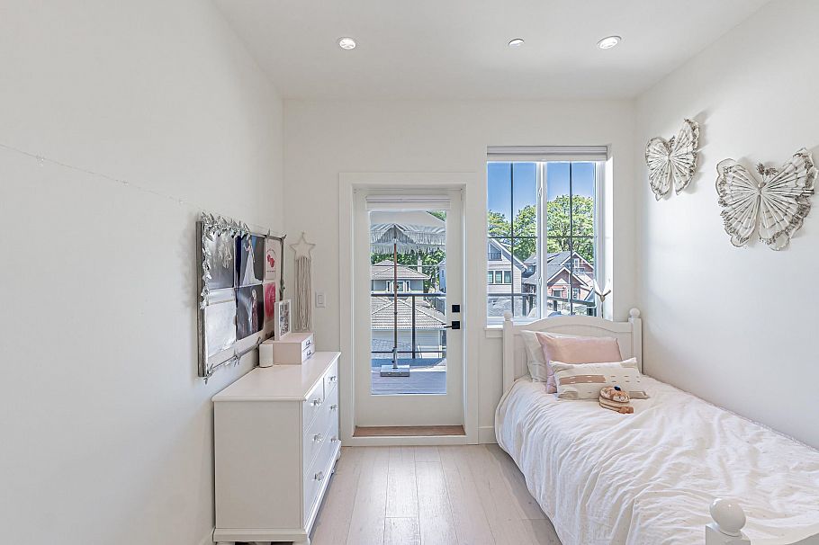 3123 W 16th Avenue Vancouver, BC - 22