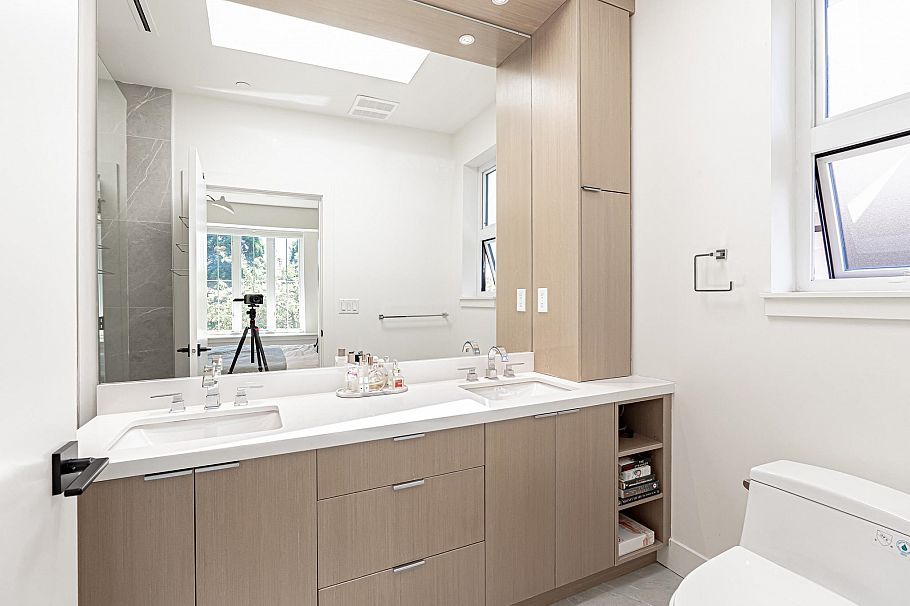 3123 W 16th Avenue Vancouver, BC - 20