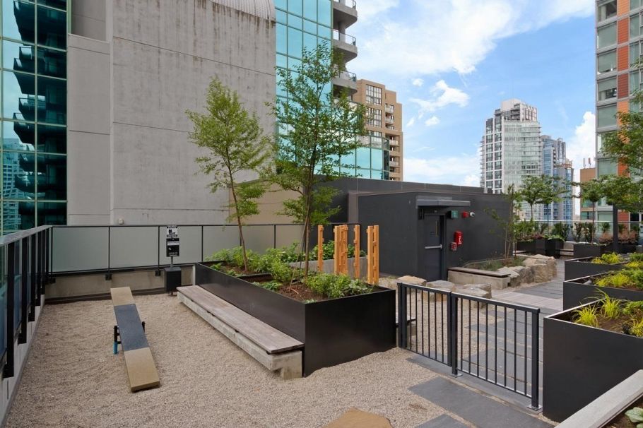 2504 1335 Howe Street Vancouver, BC - 24