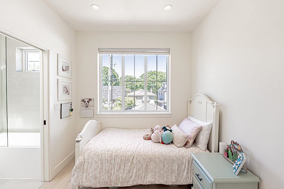 3123 W 16th Avenue Vancouver, BC - 24