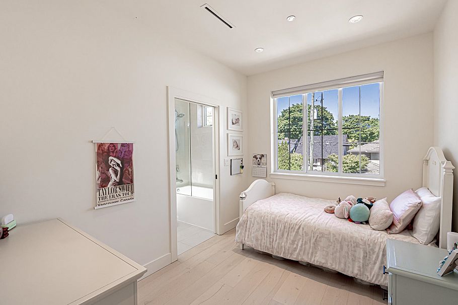 3123 W 16th Avenue Vancouver, BC - 25