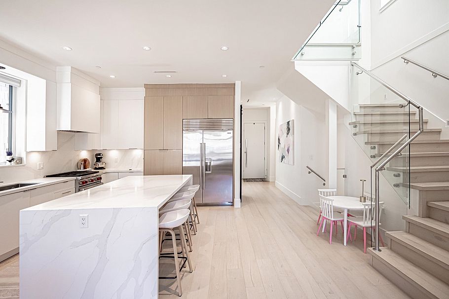 3123 W 16th Avenue Vancouver, BC - 10