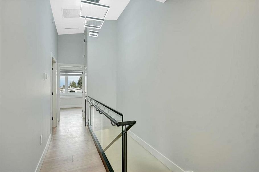 1548 E 41st Avenue Vancouver, BC - 21