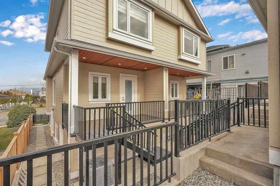 1548 E 41st Avenue Vancouver, BC - 24