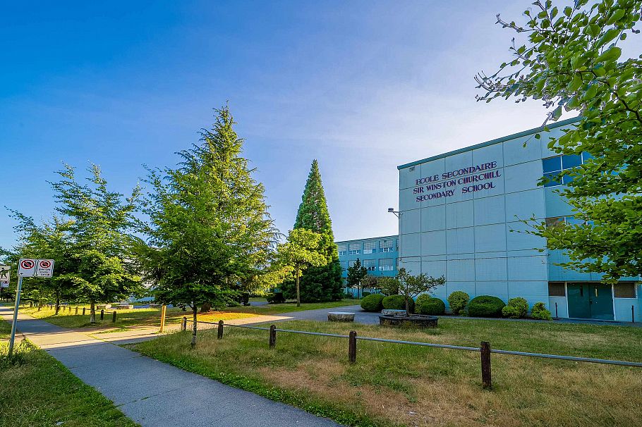 7351 Oak Street Vancouver, BC - 12