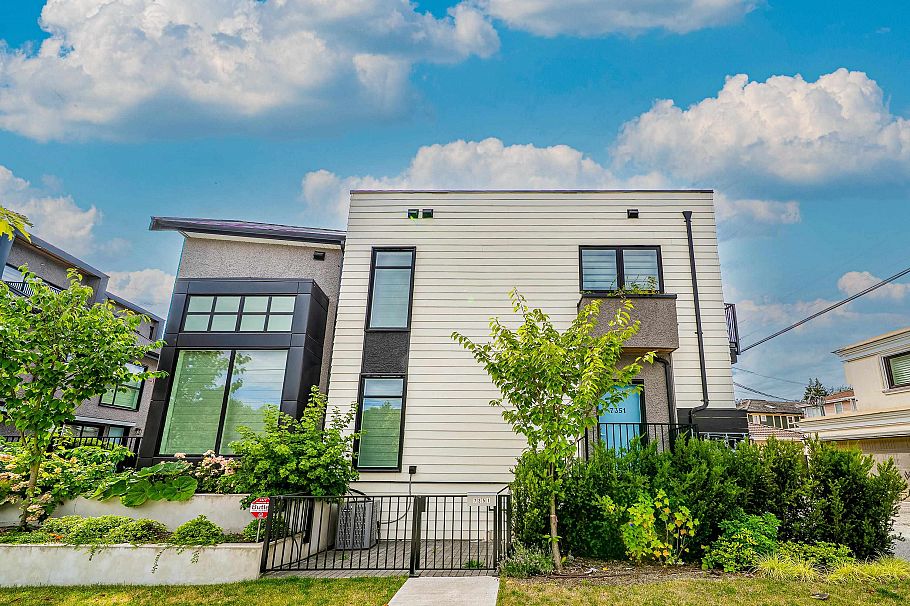 7351 Oak Street Vancouver, BC - 2