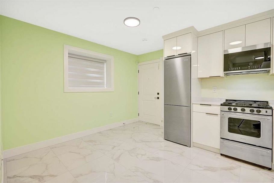 1548 E 41st Avenue Vancouver, BC - 11