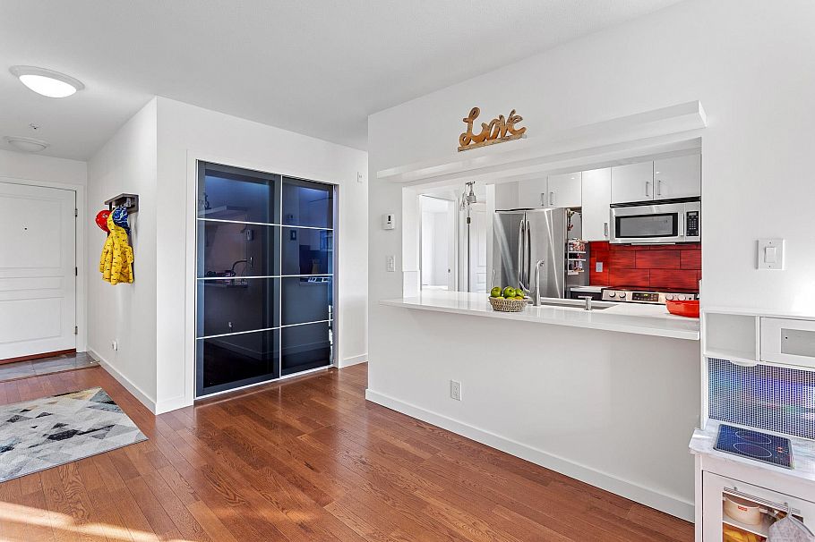 212 8460 Jellicoe Street Vancouver, BC - 10