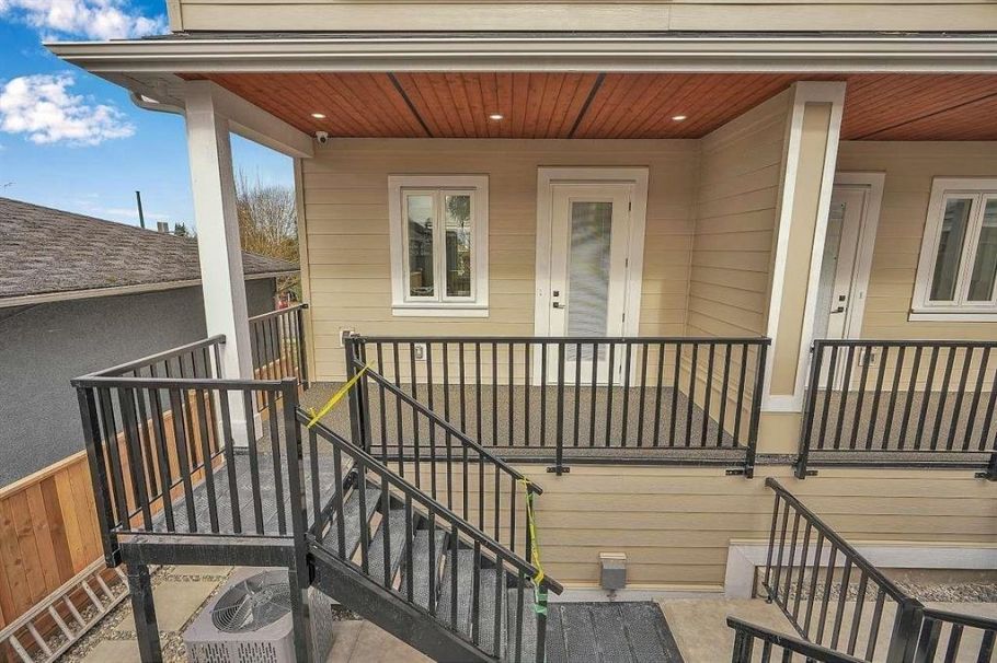 1548 E 41st Avenue Vancouver, BC - 13