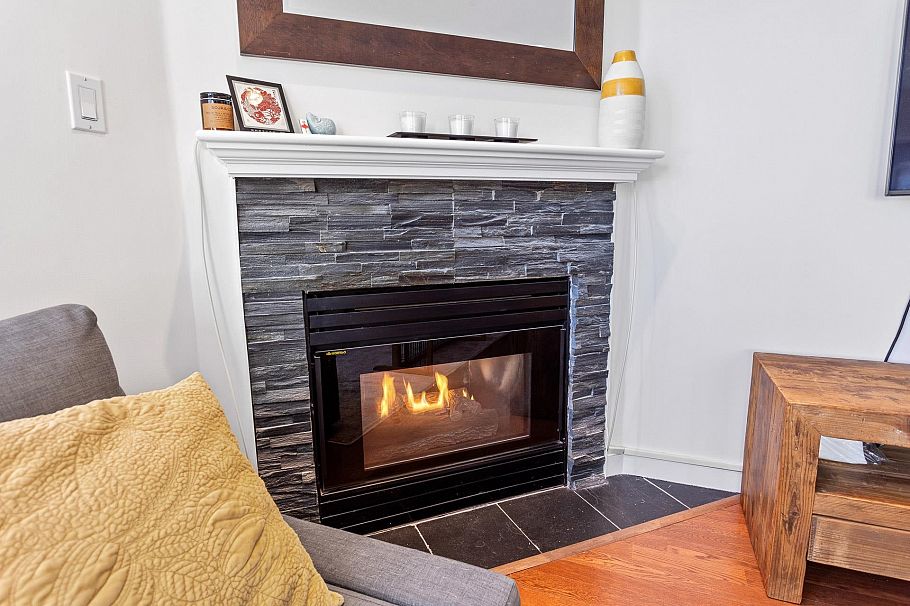 212 8460 Jellicoe Street Vancouver, BC - 7