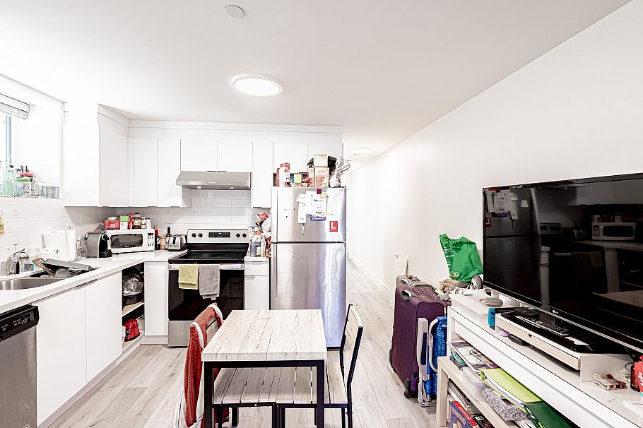 3123 W 16th Avenue Vancouver, BC - 35