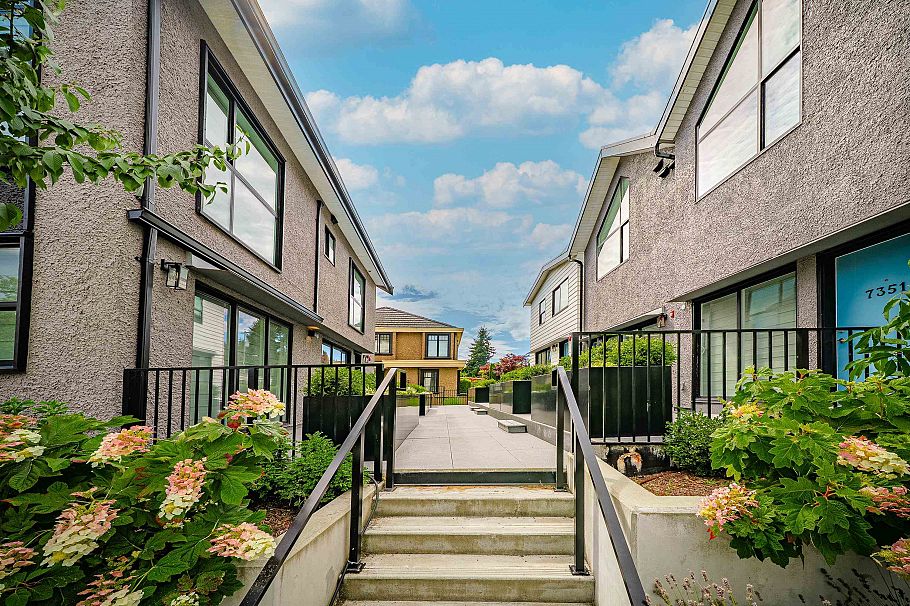 7351 Oak Street Vancouver, BC - 7