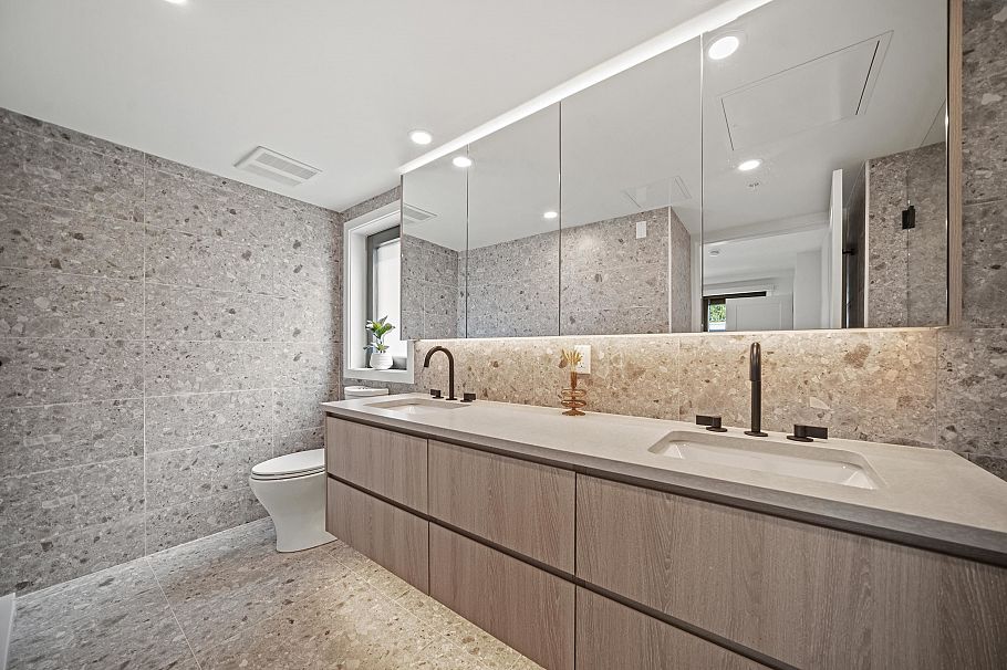 6352 Oak Street Vancouver, BC - 12