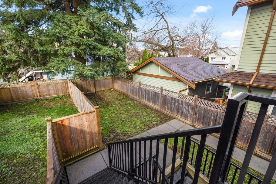 3133 Glen Drive Vancouver, BC - 31