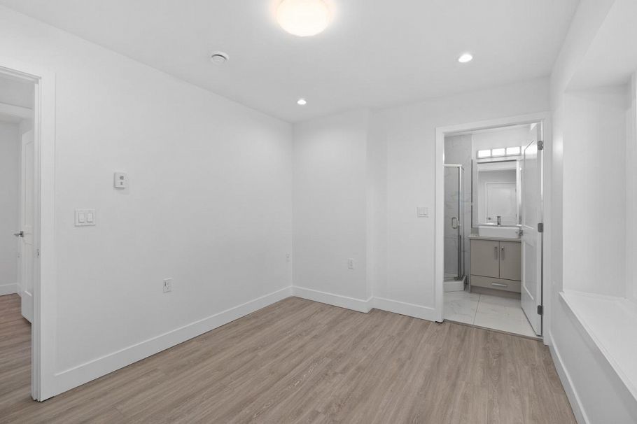 3133 Glen Drive Vancouver, BC - 18