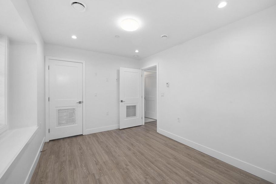 3133 Glen Drive Vancouver, BC - 19