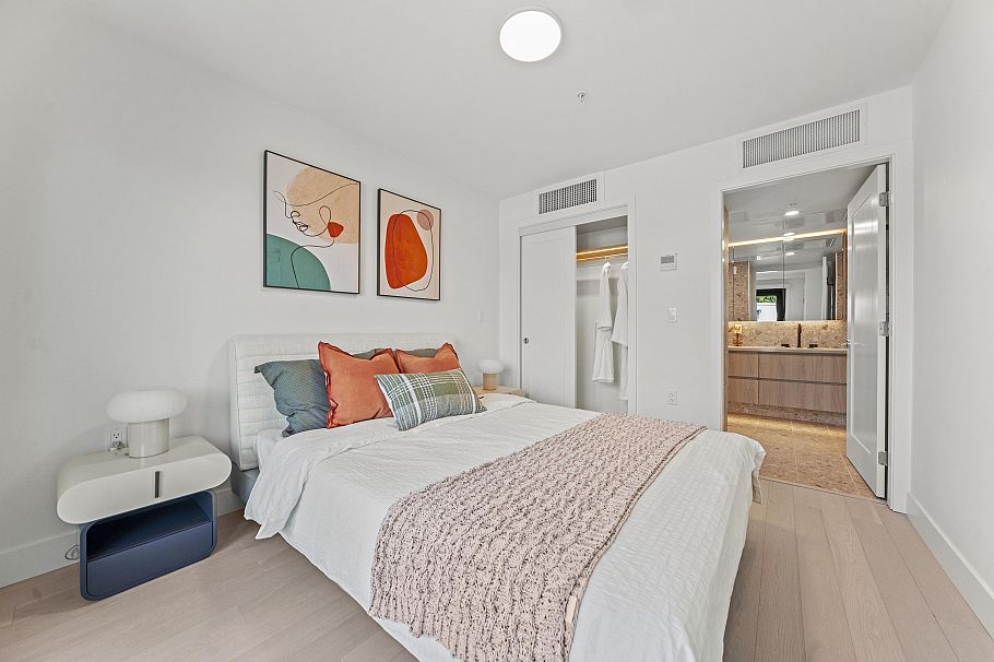 6352 Oak Street Vancouver, BC - 9