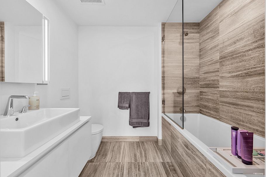 303 1480 Howe Street Vancouver, BC - 7