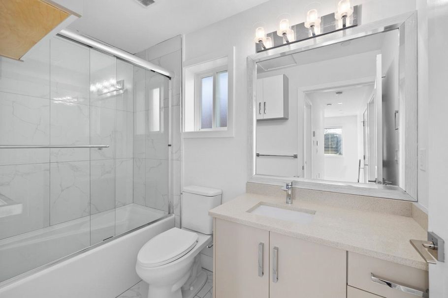 3133 Glen Drive Vancouver, BC - 23