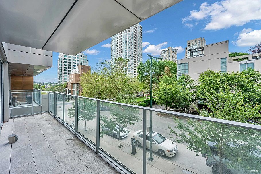 303 1480 Howe Street Vancouver, BC - 2