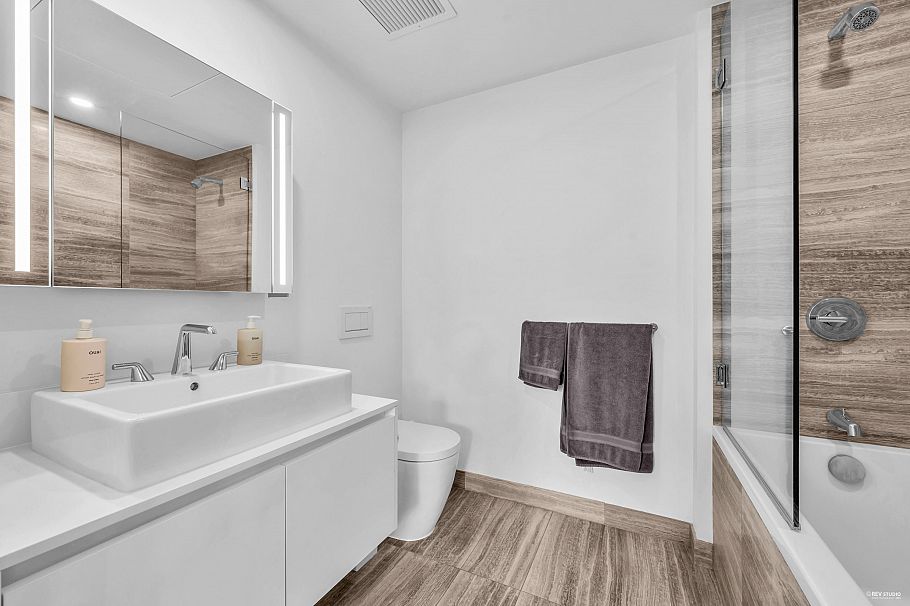 303 1480 Howe Street Vancouver, BC - 6