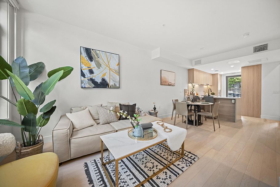 6352 Oak Street Vancouver, BC - 4