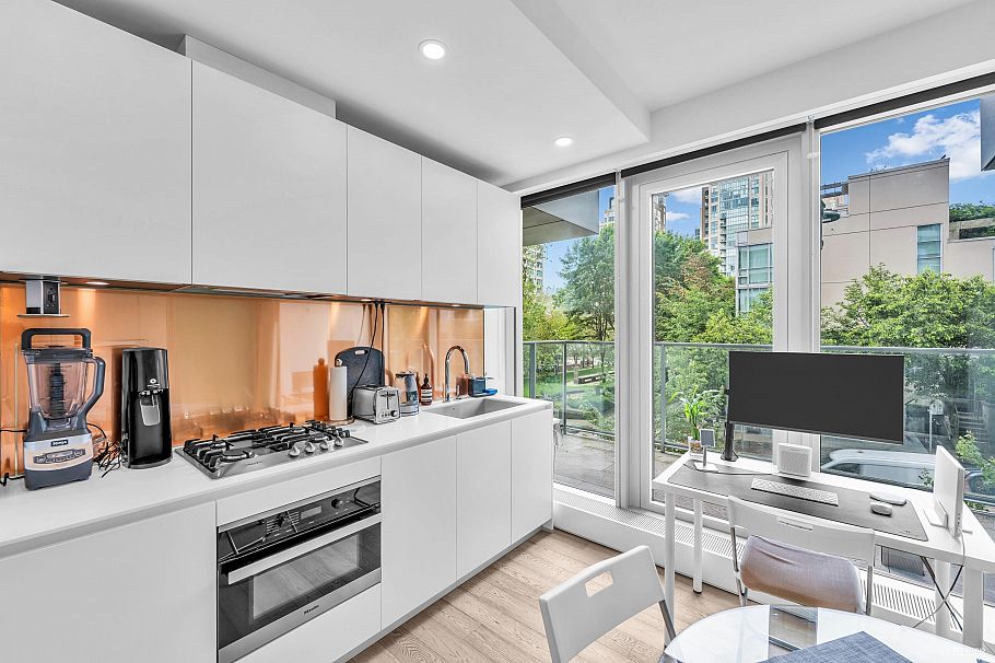 303 1480 Howe Street Vancouver, BC - 18