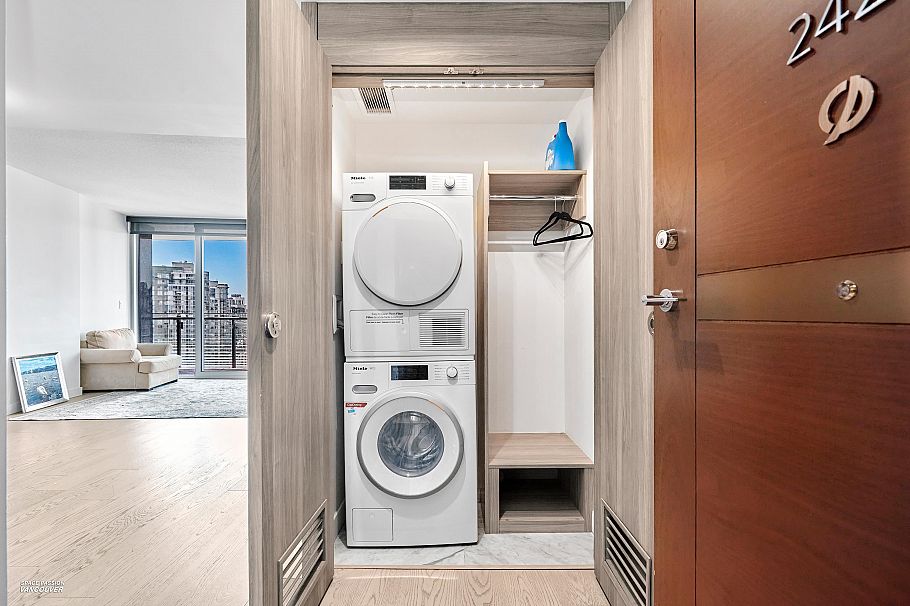 2421 89 Nelson Street Vancouver, BC - 8