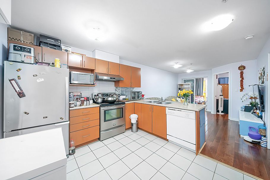 206 2028 E 37th Avenue Vancouver, BC - 4