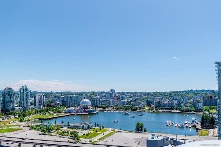 2705 689 Abbott Street Vancouver, BC - 2