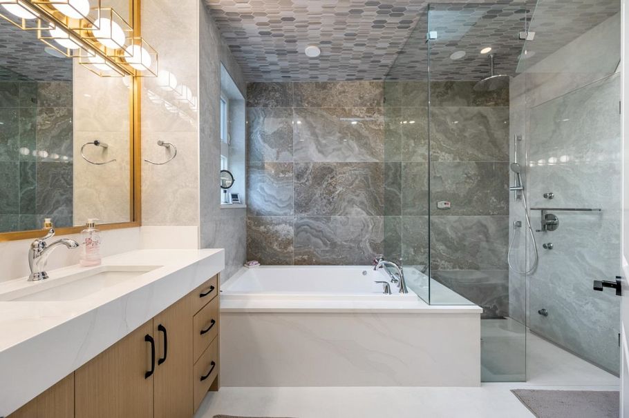 7662 French Street Vancouver, BC - 12