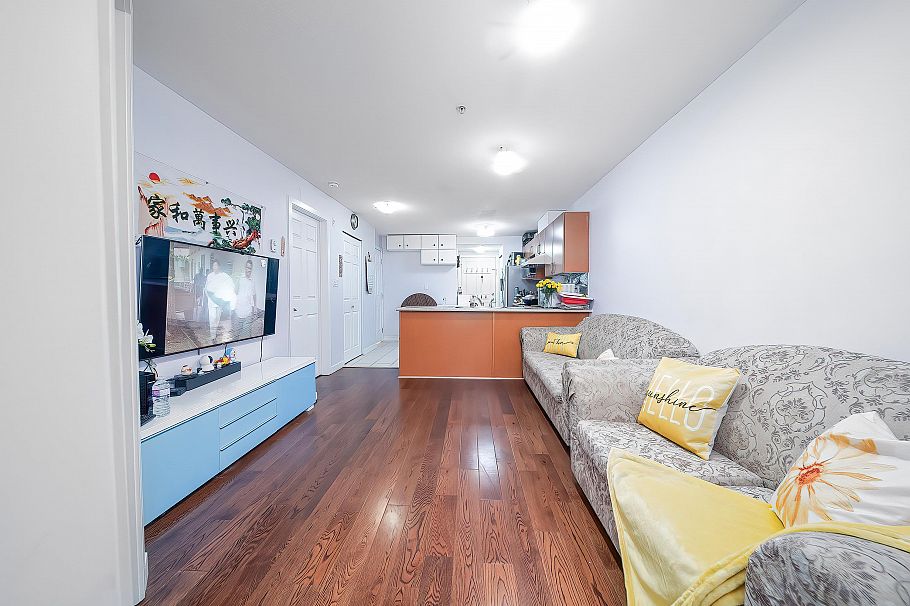 206 2028 E 37th Avenue Vancouver, BC - 3