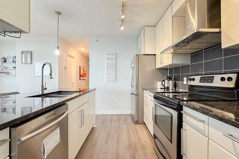 2705 689 Abbott Street Vancouver, BC - 12