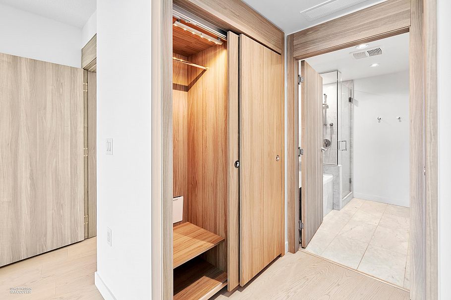 2421 89 Nelson Street Vancouver, BC - 5