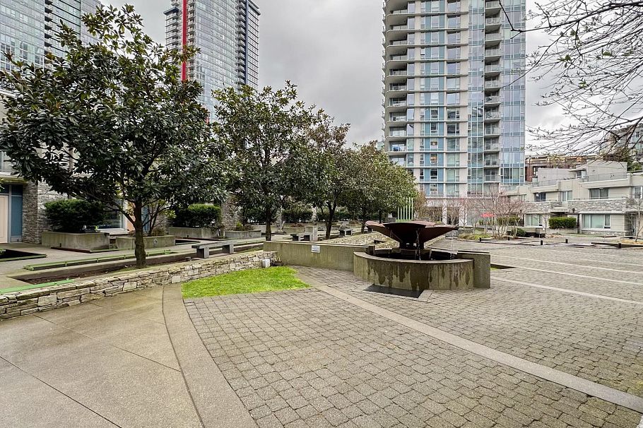 2705 689 Abbott Street Vancouver, BC - 27
