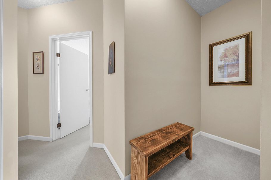 302 827 W 16 Street North Vancouver, BC - 4