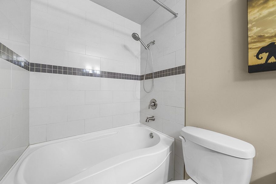 302 827 W 16 Street North Vancouver, BC - 6