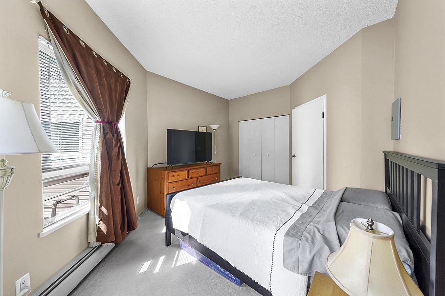 302 827 W 16 Street North Vancouver, BC - 9