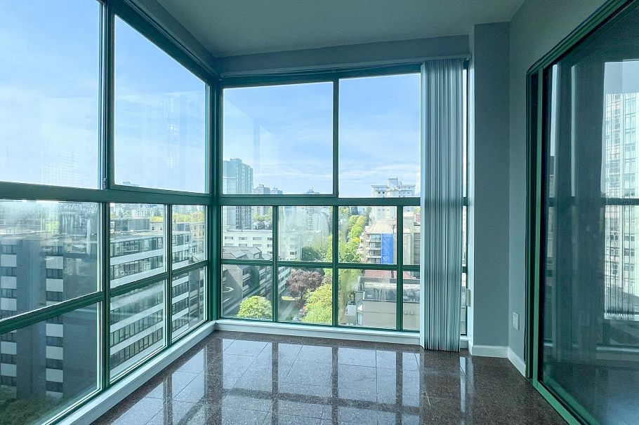 1206 909 Burrard Street Vancouver, BC - 4