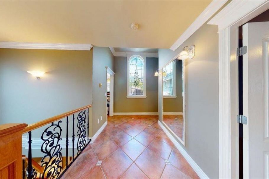 467 W Kings Road North Vancouver, BC - 13