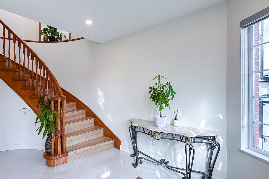 471 E 47th Avenue Vancouver, BC - 2