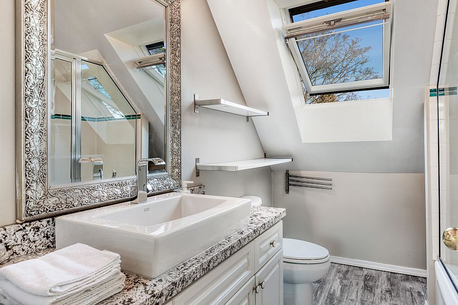 2814 W 3rd Avenue Vancouver, BC - 18