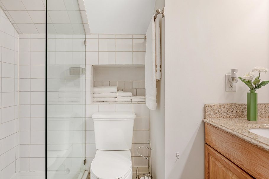 2814 W 3rd Avenue Vancouver, BC - 23