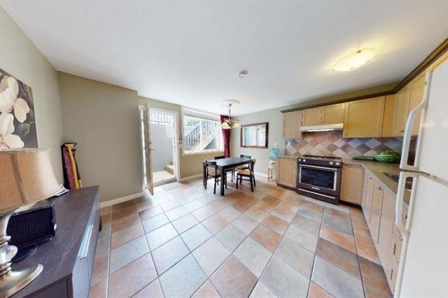 467 W Kings Road North Vancouver, BC - 28