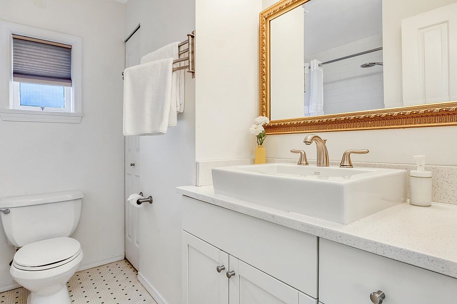 2814 W 3rd Avenue Vancouver, BC - 15