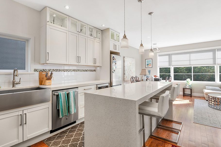 2814 W 3rd Avenue Vancouver, BC - 2