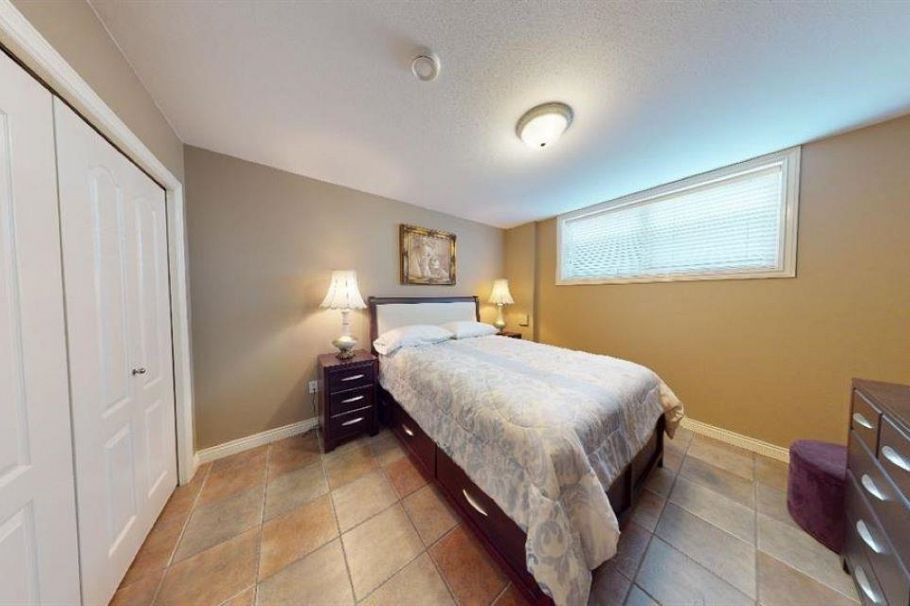 467 W Kings Road North Vancouver, BC - 32