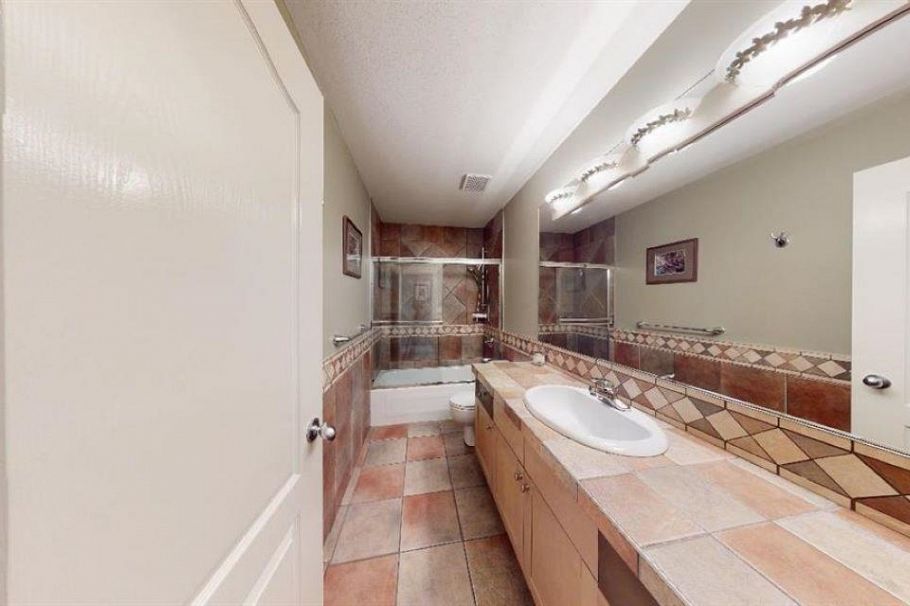 467 W Kings Road North Vancouver, BC - 34